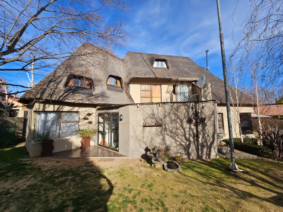 To Let 5 Bedroom Property for Rent in La Provance Free State
